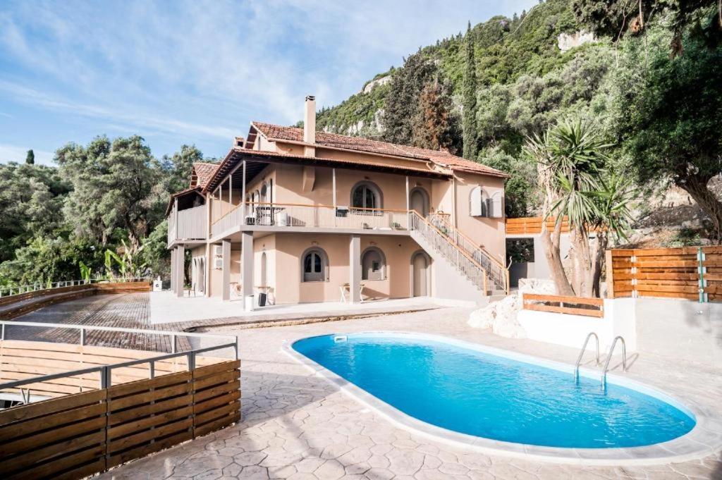 Seven Keys Luxury Suites Achílleion Dış mekan fotoğraf